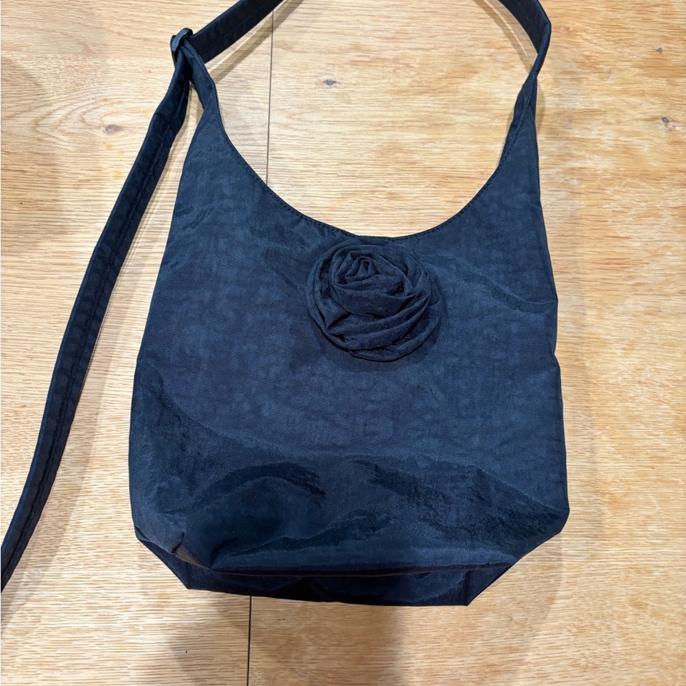 SOLD!!!!!!!!!!! 

Baggu Small Nylon Sling bag in black 
-UO exclusive